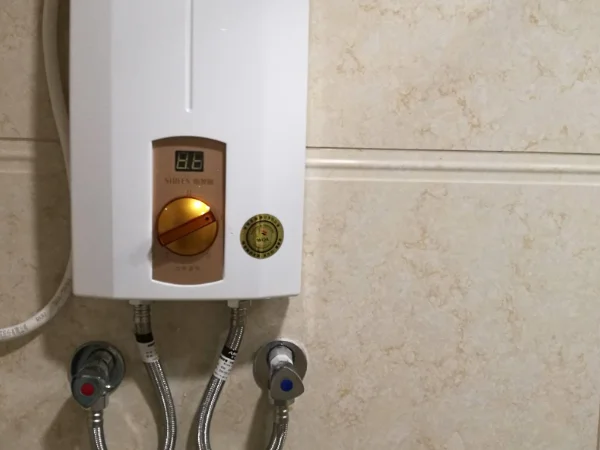 即热热水器的优缺点 即热热水器好吗(即热热水器水温多少?)-第1张图片-技术汇